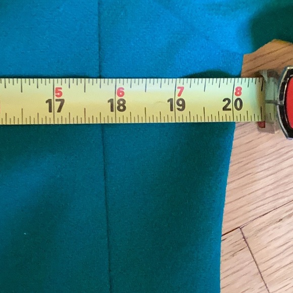 Requirements 1 button jacket size 10 in a gorgeous shade of green. lined. - Picture 9 of 10